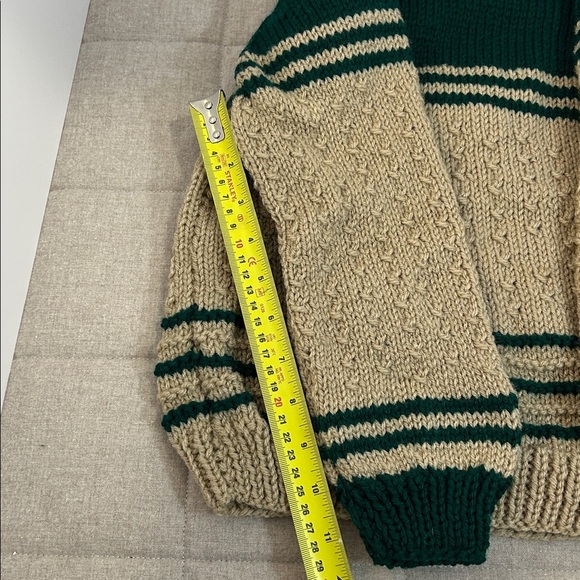 Sweater. Hand made. Vintage. Green and Beige Knit Sweater - Picture 3 of 4